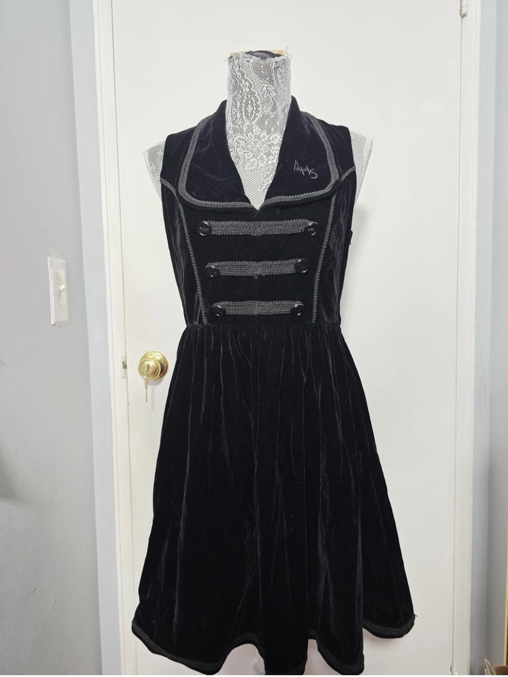 Black Velvet Sleeveless Vintage-Inspired Fit & Flare Dress